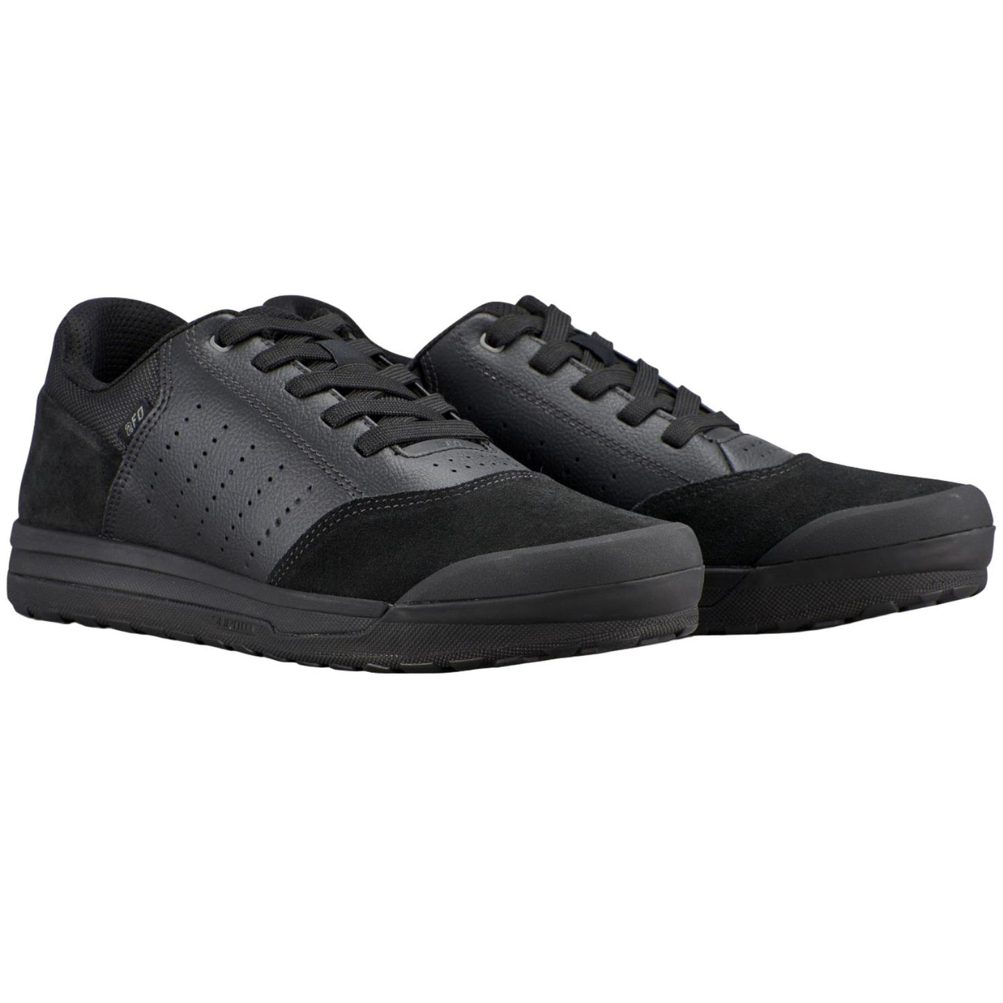 2FO Roost Flat Mountain Bike Shoes | Complete Cyclist - If you’re looking for a versatile MTB shoe that can transition from hot laps in the park to cold beers at the base without missing a step, then look no further. The 2FO Roost Flat brings a casual, relaxed vibe with all the right DNA to get sendy on the bike.